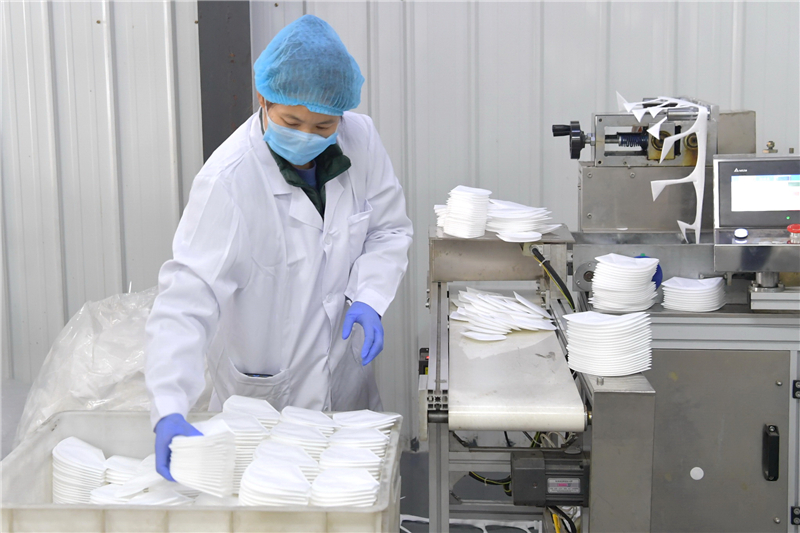 河北唐山:加緊生產(chǎn)防護用品
