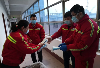 起早貪黑半個月 日照港&ldquo;女漢子&rdquo;用5萬個口罩鑄成保障港口生產(chǎn)安全防線